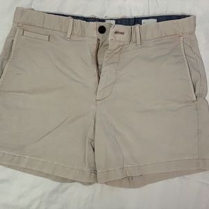 Men’s gap shorts. 5 inch inseam. 31 waist.